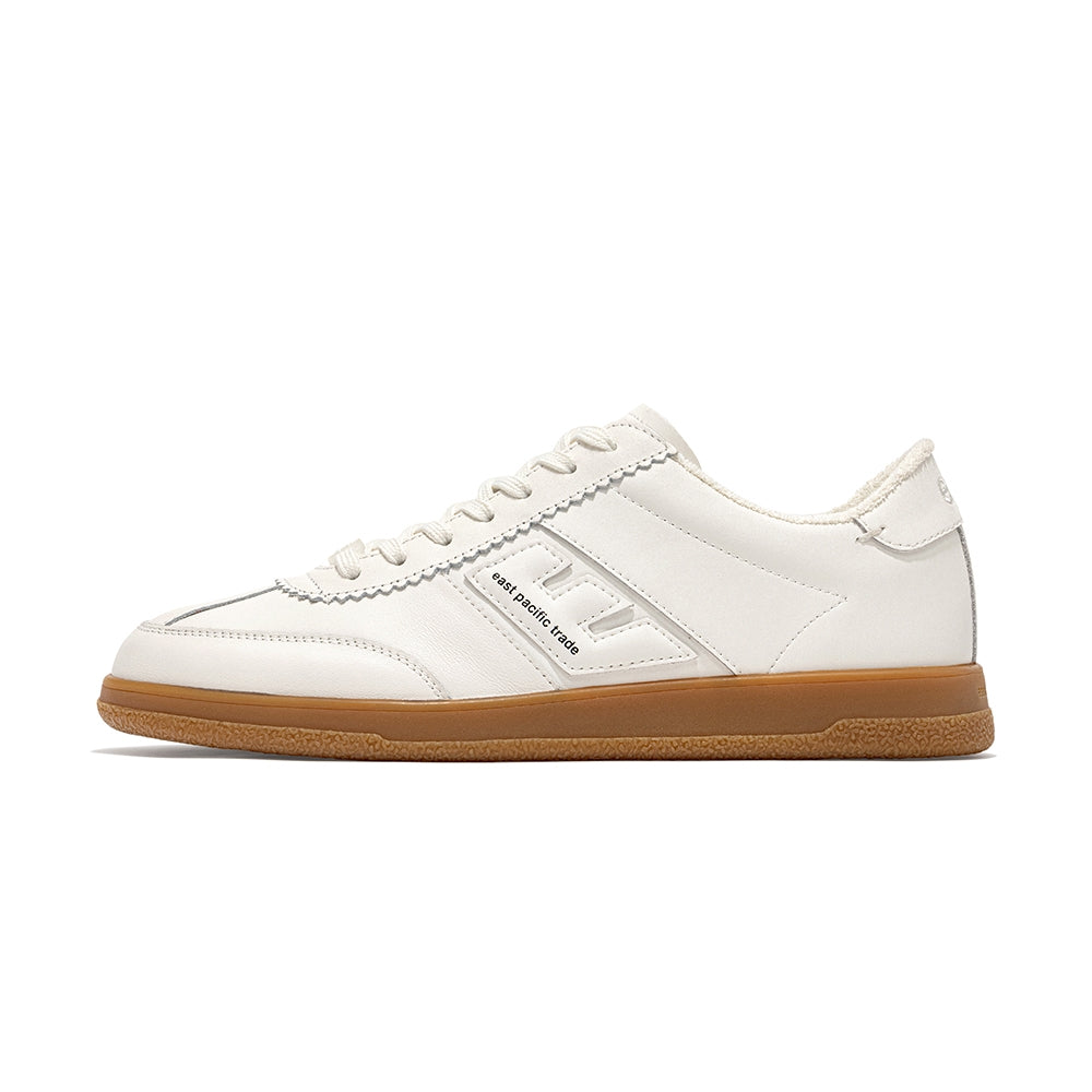 SANTOS sneakers in off white with gum sole – side view