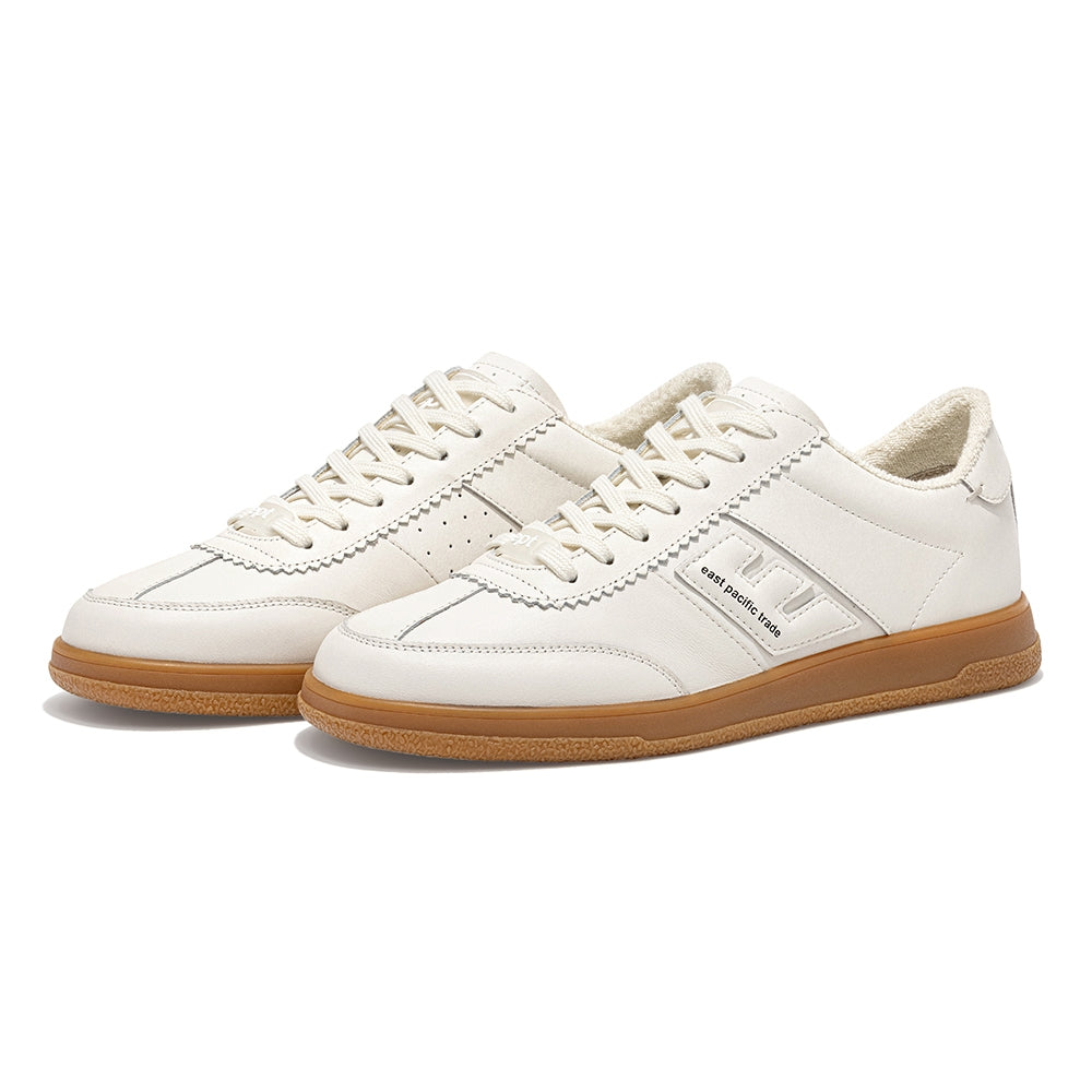 SANTOS sneakers in off white with gum sole – side view
