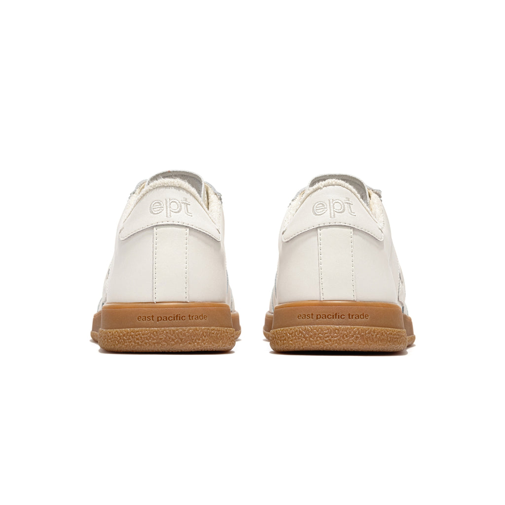 Low-profile retro trainer in off white leather and suede